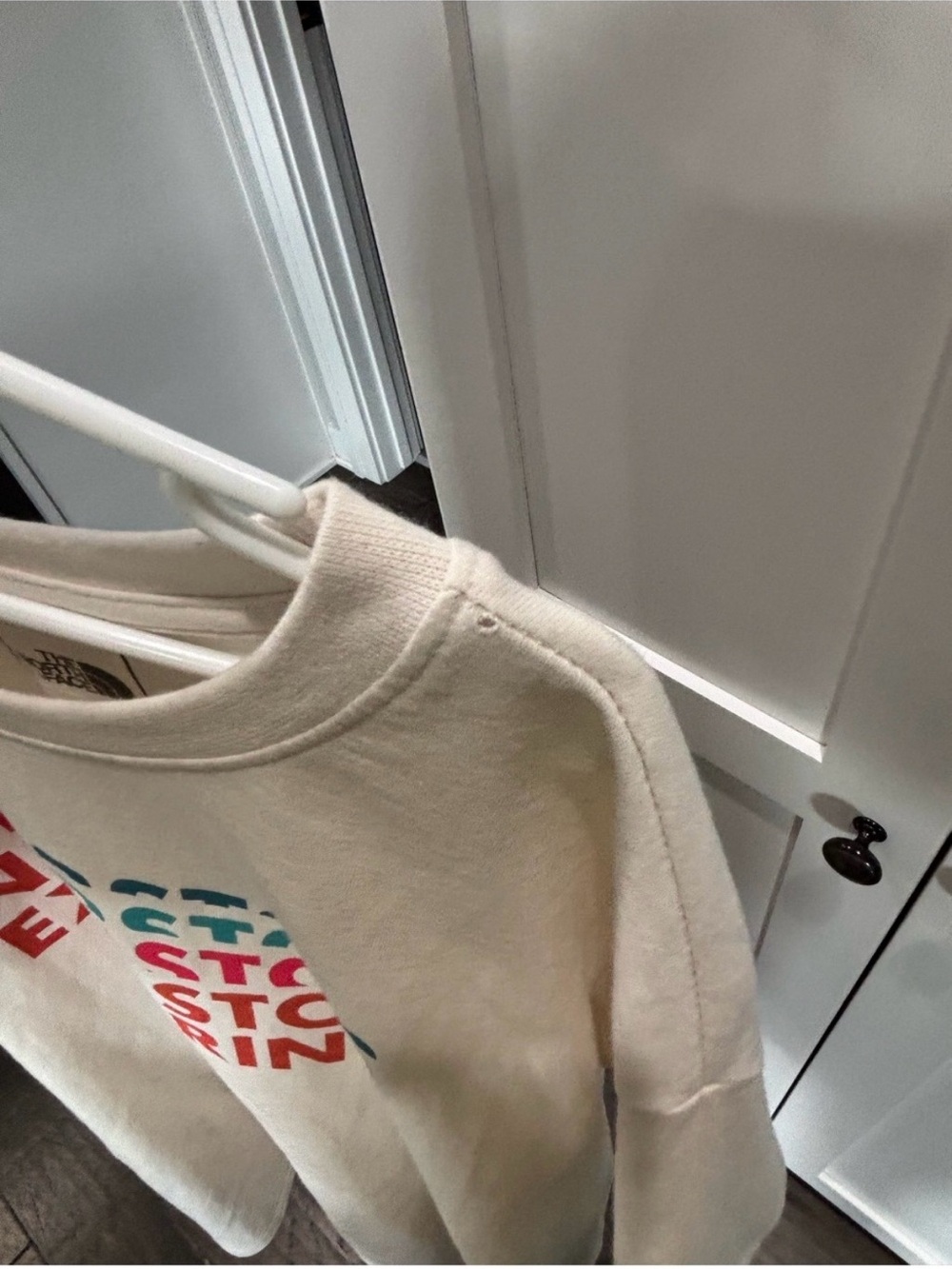💚 $5 Deals- The North Face White 'Never Stop Exploring' Graphic Tee - Picture 5 of 5